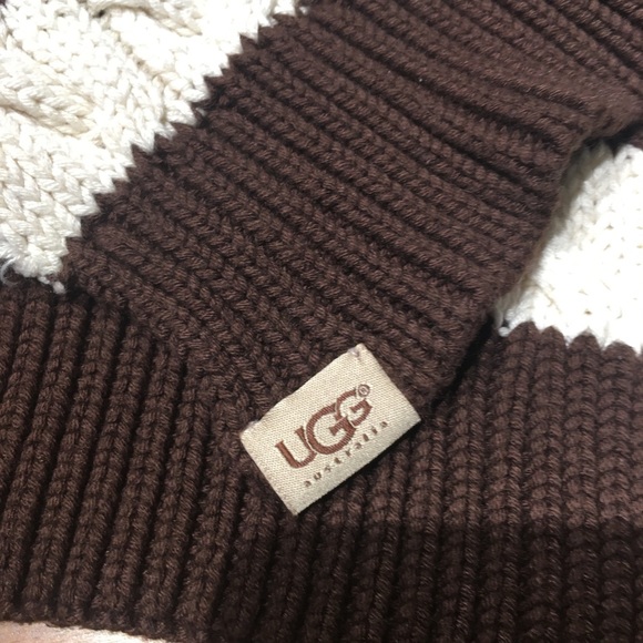 Ugg Scarf. - Picture 4 of 5